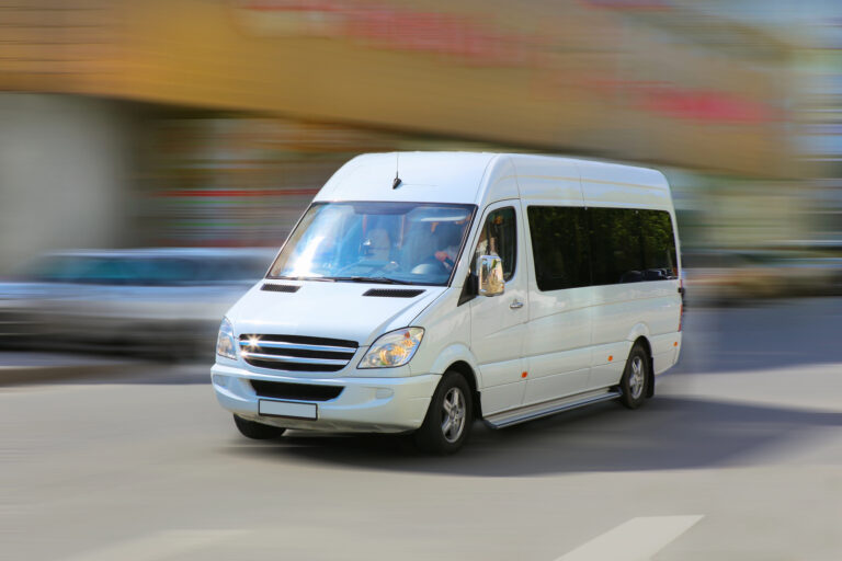 Minibus-Rentals-Are-Worth-the-Investment-for-corporate-travelers-rdv-limousine